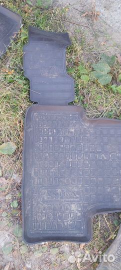 Автомобильные коврики резиновые