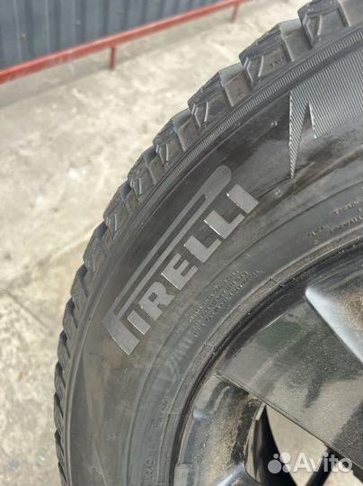 Pirelli Ice Zero 2 215/65 R16