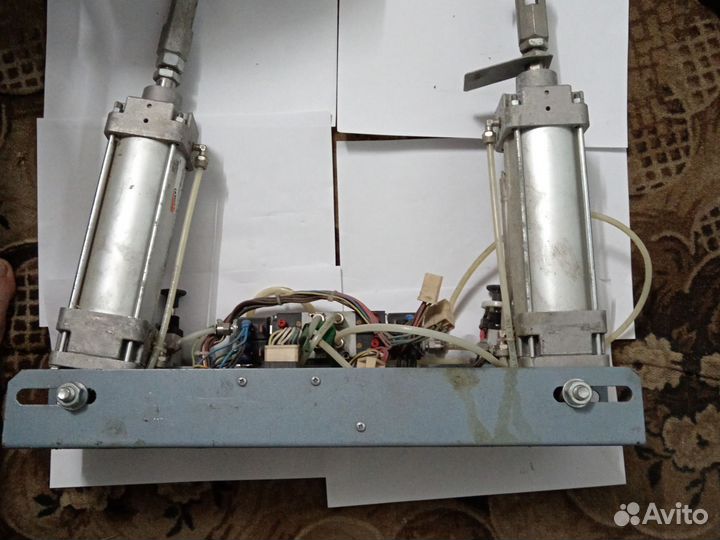 Пневмоцилиндр camozzi открывания двери нефаз