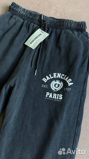 Трендовый костюм balenciaga