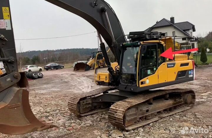 Стекло левое за дверью на экскаватор Volvo EC 300