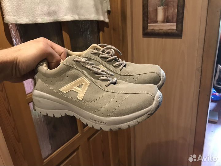 Кроссовки замша