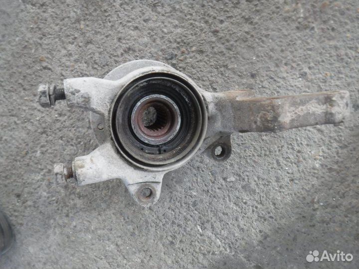 Кулак передний левый Ваз 2112 112 2004