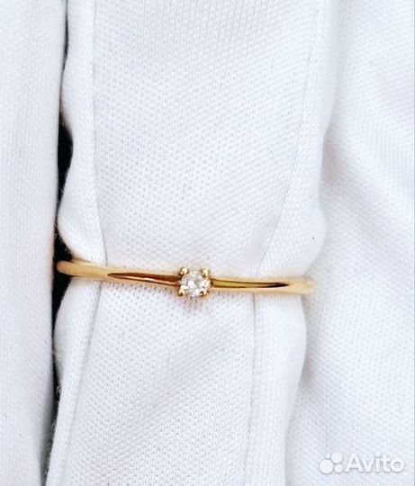 Золотое кольцо с бриллиантом 17р