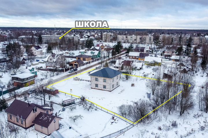 Дом 195 м² на участке 12 сот.