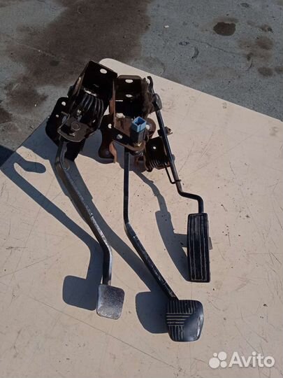 Педали Nissan Terrano 2 Ниссан Террано 2