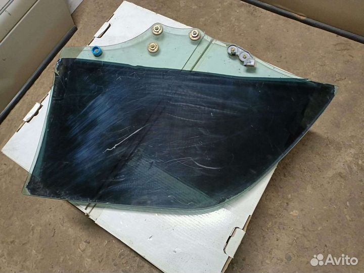 Стекло заднее левое Toyota crown S150