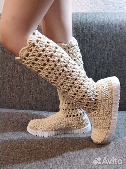 Вязаные сапожки и зонт