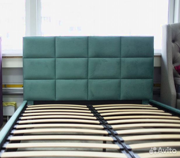 Белая кровать