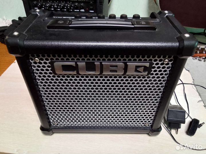 Гитарный комбоусилитель Roland cube10gx