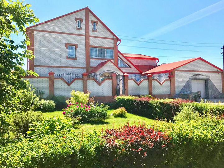 Дом 442 м² на участке 10 сот.