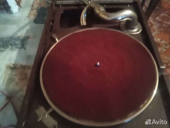 Патефон завода Молот 1951-1954г