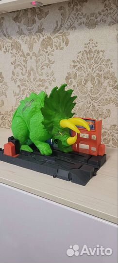 Хотвилс разгневанный трицератопс