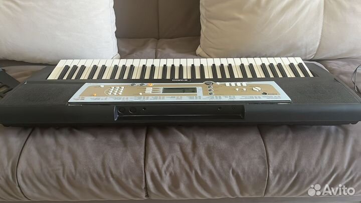 Yamaha psr r200
