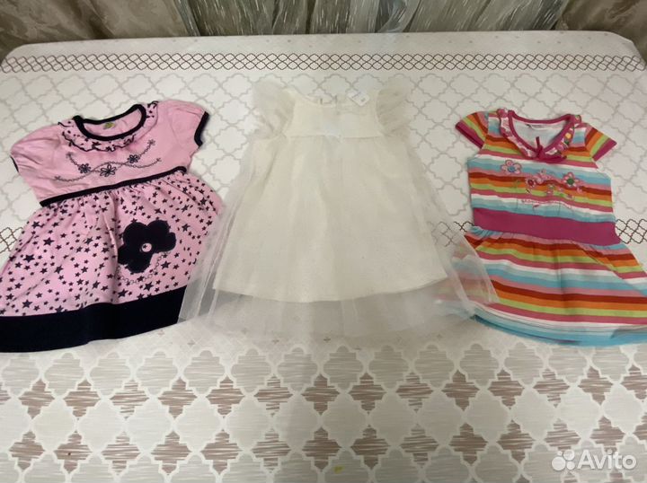 Пакеты вещей и обувь для малышки