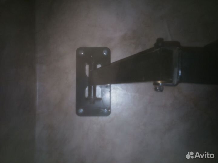 Крепеж-подставка под телевизор