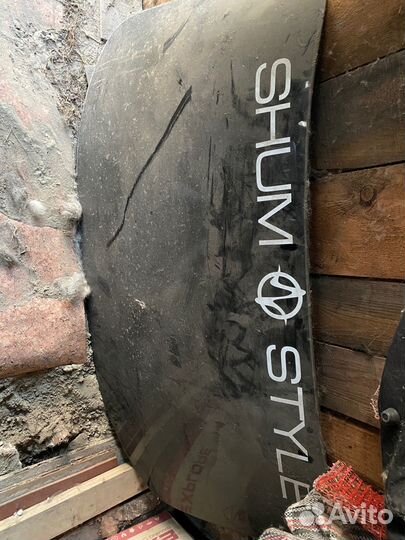 Заднее стекло на nissan bluebird