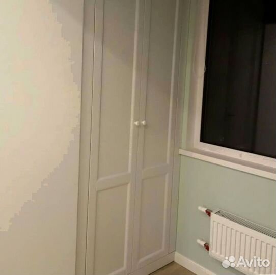 Шкаф распашной в комнату с зеркалом от производите