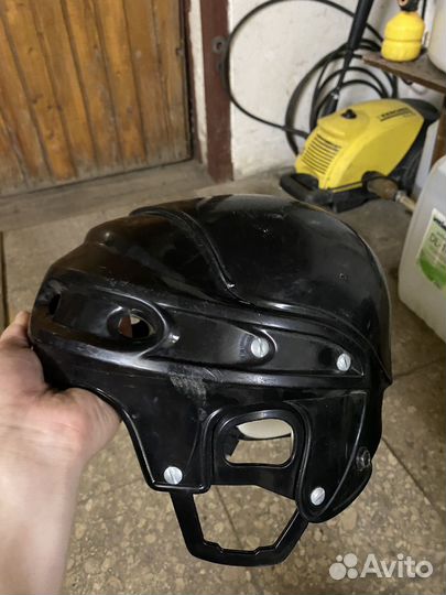 Хоккейный шлем
