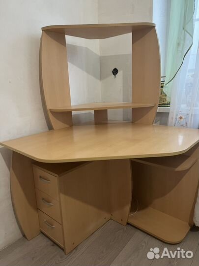Продается компьютерный стол
