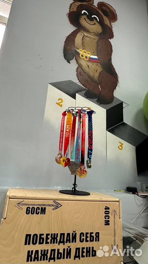 Настольная медальница