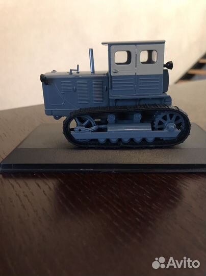 Модель трактора 1/43