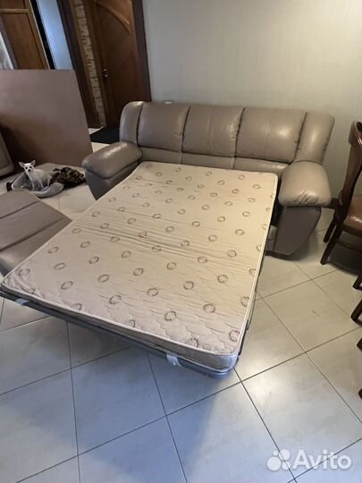 Кожаный диван бу
