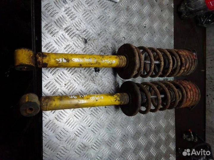 Стойка амортизатора задняя Volkswagen Passat B4