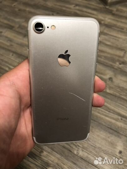 Телефон iPhone 7