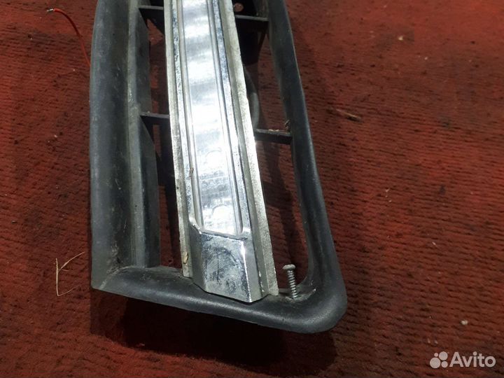 Левая решётка бампера фольксваген пассат б6