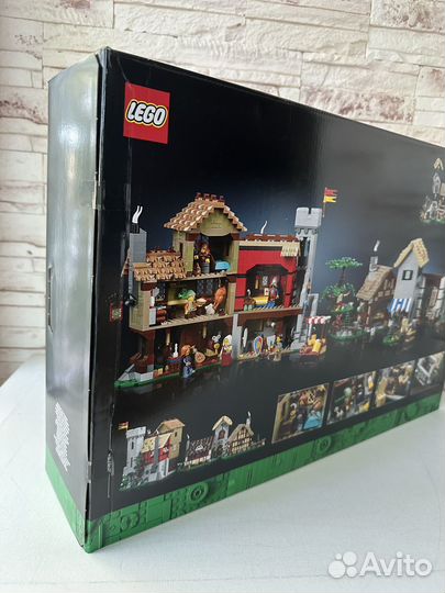 Lego 10332