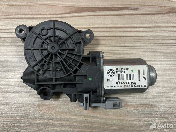 Мотор стеклоподъемника задний правый Volkswagen