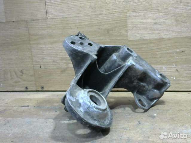 Кронштейн двигателя Volkswagen Passat B5 8E0199352