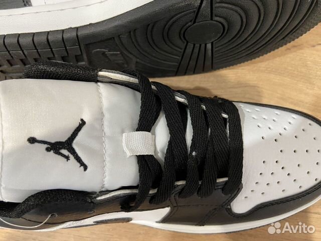 Женские кроссовки Nike Air Jordan white black