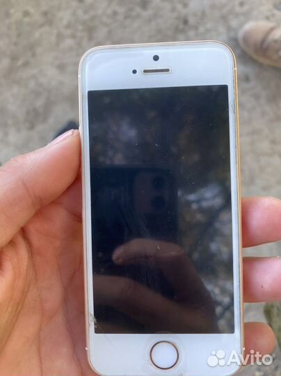 Телефон iPhone 5SE