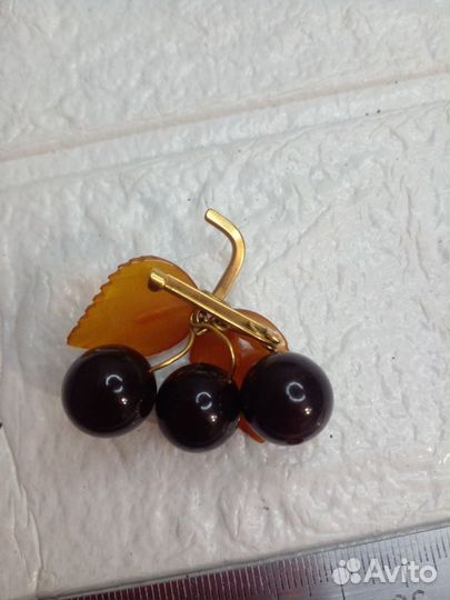 Янтарная брошь СССР