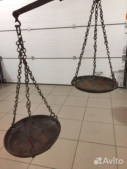 Весы старинные, коромысловые с латунными чашами