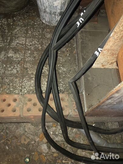 Уплотнительные резинки для дверей на ауди 100с3