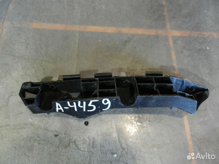 Кронштейн бампера переднего левый- Kia Picanto 2