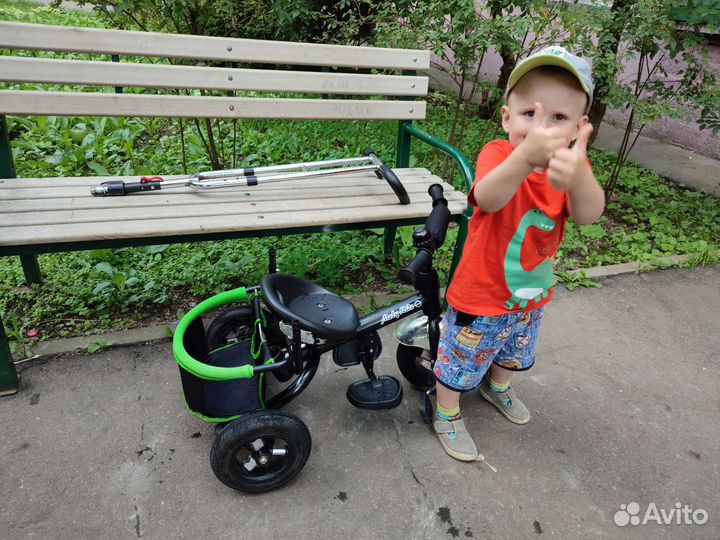 Трёхколёсный детский велосипед