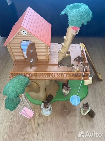 Домик на дереве +семья белок Sylvanian families