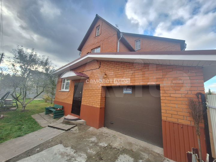 Дом 177,3 м² на участке 6,5 сот.