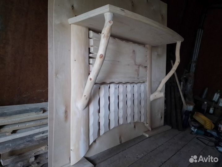 Вешалка деревянная для одежды настенная