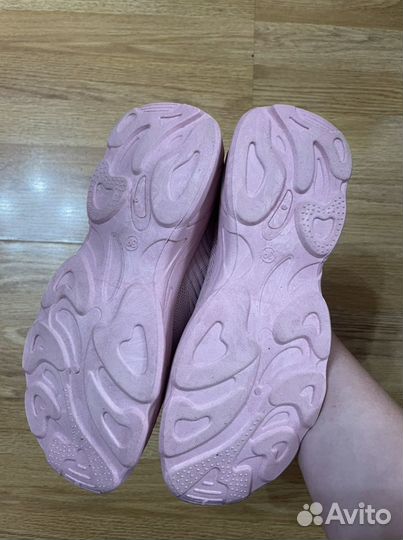 Кроссовки женские новые