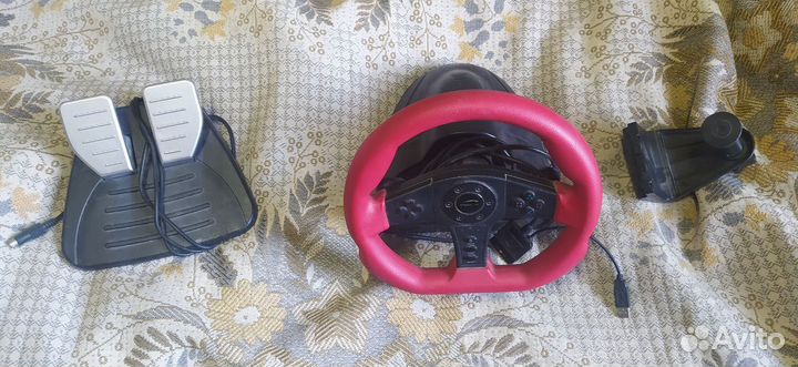 Игровой руль с педалями