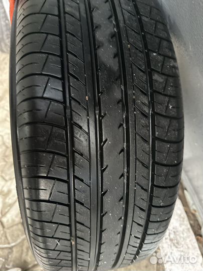 Yokohama E70B 215/55 R17 200V