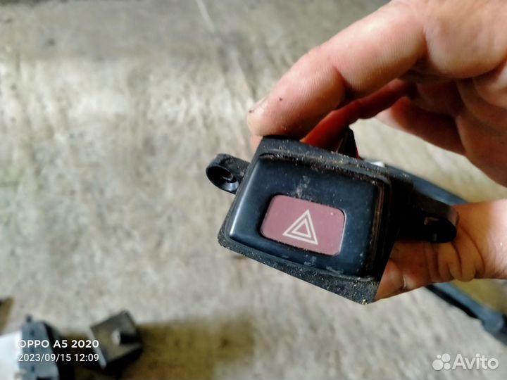 Кнопка аварийной сигнализации Mazda Xedos 9