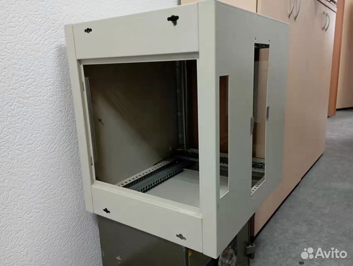 Шкаф серверный настенный