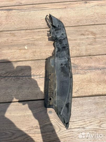 Пыльник крыла Volkswagen Passat B5 1.8 AVF 2001