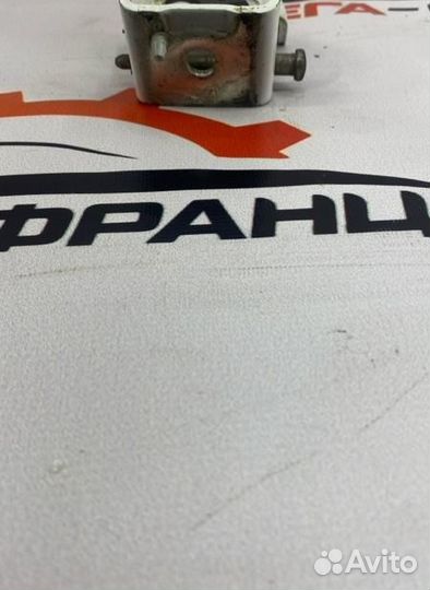 Петля двери передняя правая Citroen Berlingo